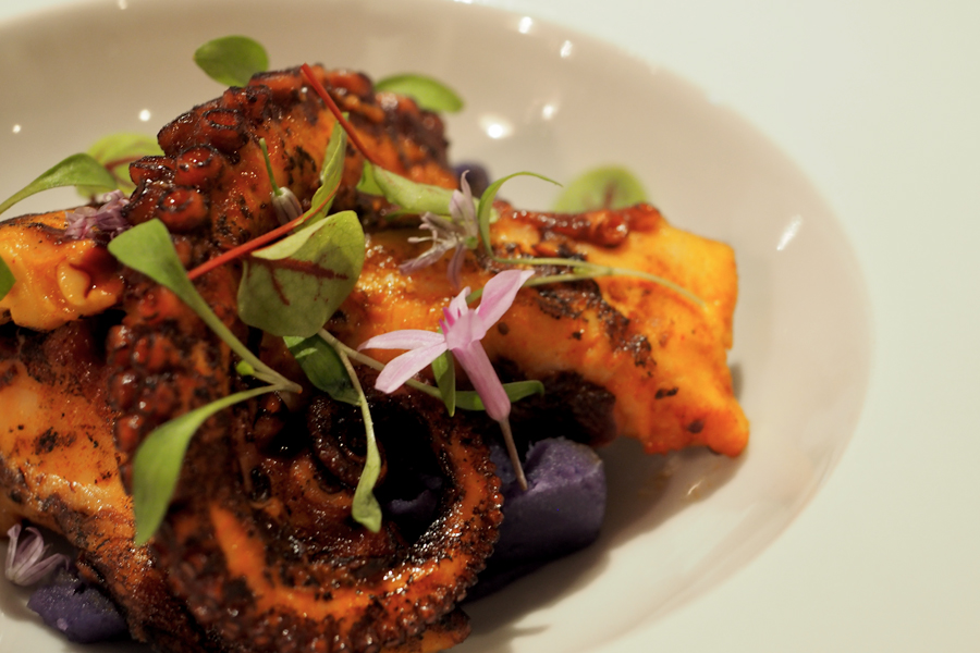 Due Spaghi - Pulpo con patata violeta