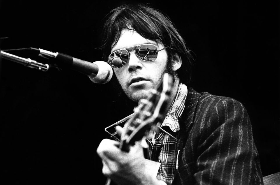 1-Neil-Young-en-los-70-960x635