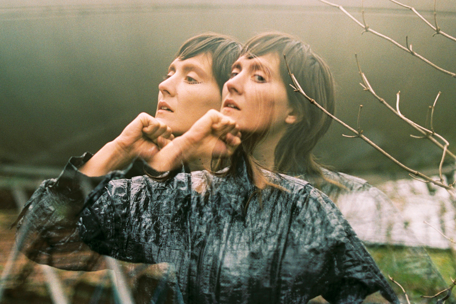 Cate Le Bon en Sidecar