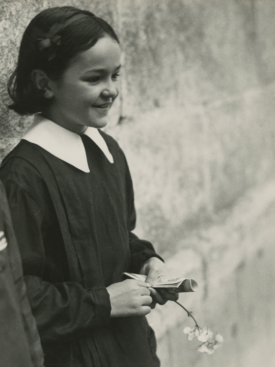 Marianne Breslauer - Escolar a Girona (1933)